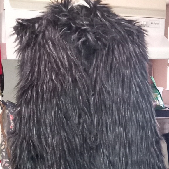 Adrianna Papell Faux Fur Vest (Plus sized) - Picture 3 of 17